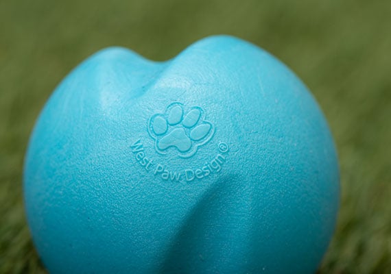 West Paw Jive Small a close-up on the grooves that make it easy for small mouths to grip