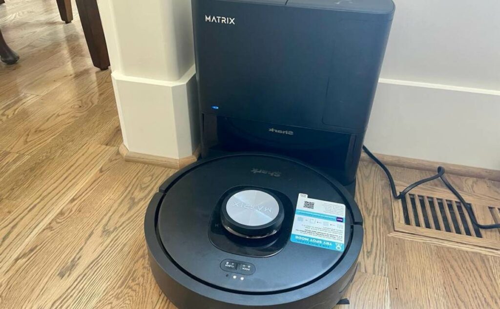 Shark matrix robot vacuum cleaner.